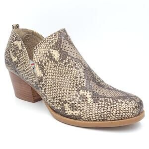 Baretraps Women Block Heel Ankle Booties Rizzo Size US 9.5M Natural Snake Fabric